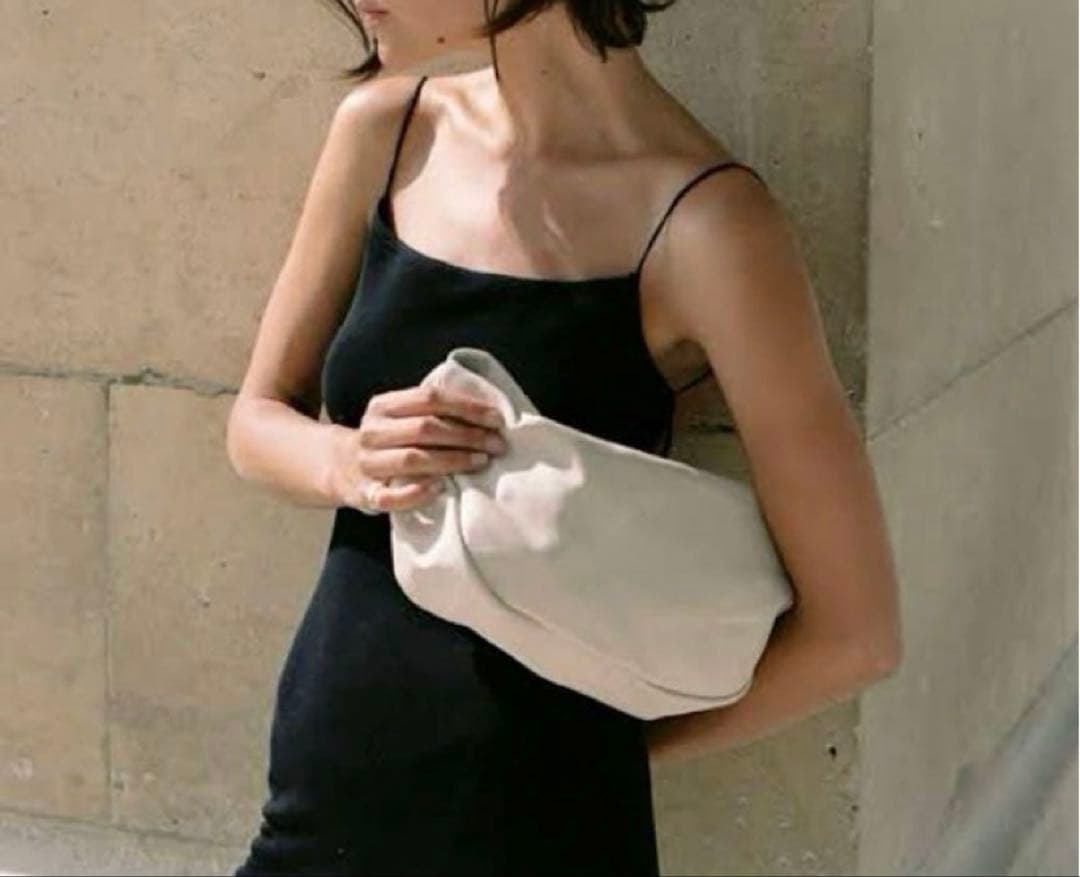 ST. AGNI ソフトレザーショルダーバッグ　アイボリー