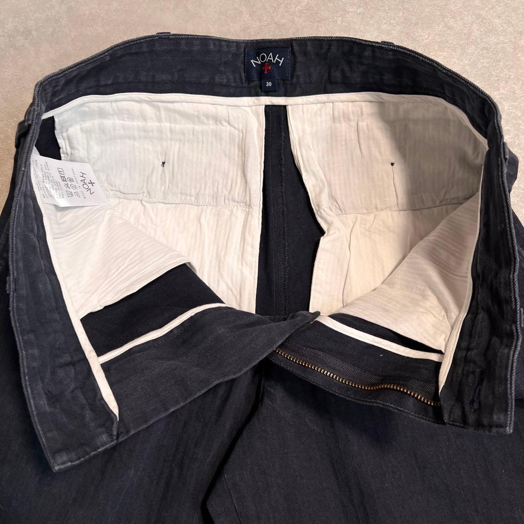 【美品】NOAH ノア ヘリンボーンプリーツチノパンツ ネイビー W30
