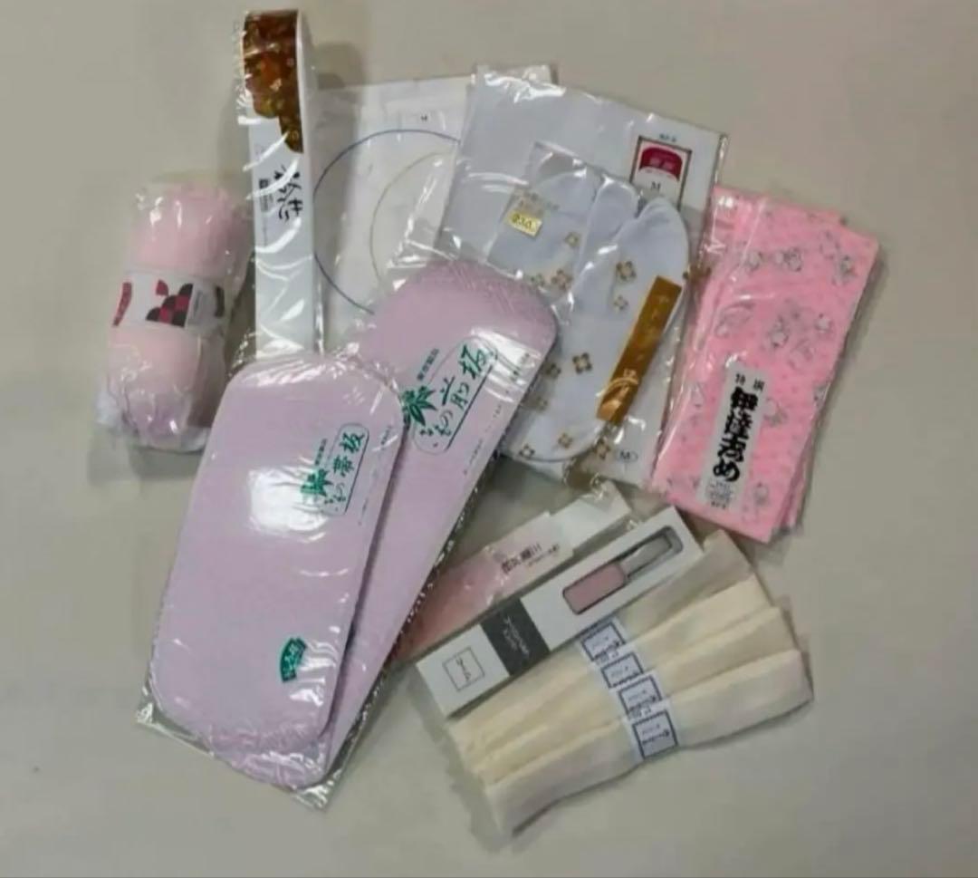 ゴージャスな黒白染め分けにゴールドの振袖セット