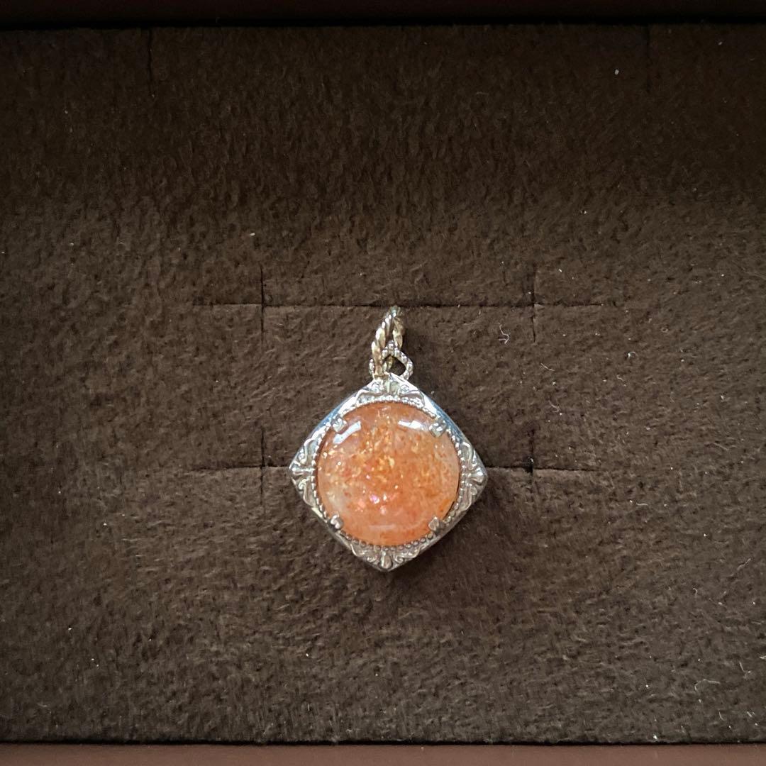 シ*ー様 美品 agete シルバー／K10サンストーンチャーム 完売品