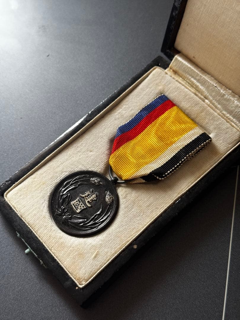 大満州國建国功労章 大同元年 勲章 バッジ 徽章 共箱 建国功労章 満州