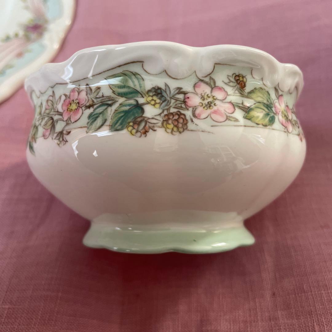 ロイヤルドルトンブランブリーヘッジプレートミルクピッチャー3点セット