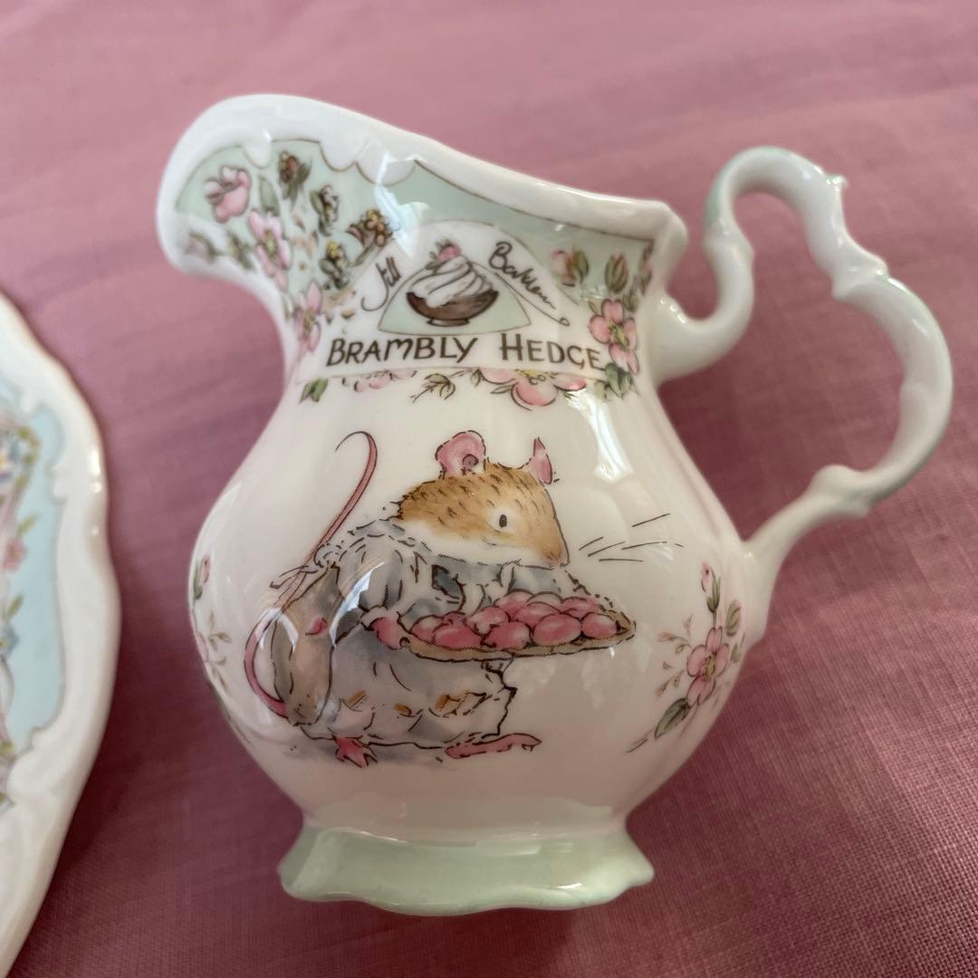 ロイヤルドルトンブランブリーヘッジプレートミルクピッチャー3点セット