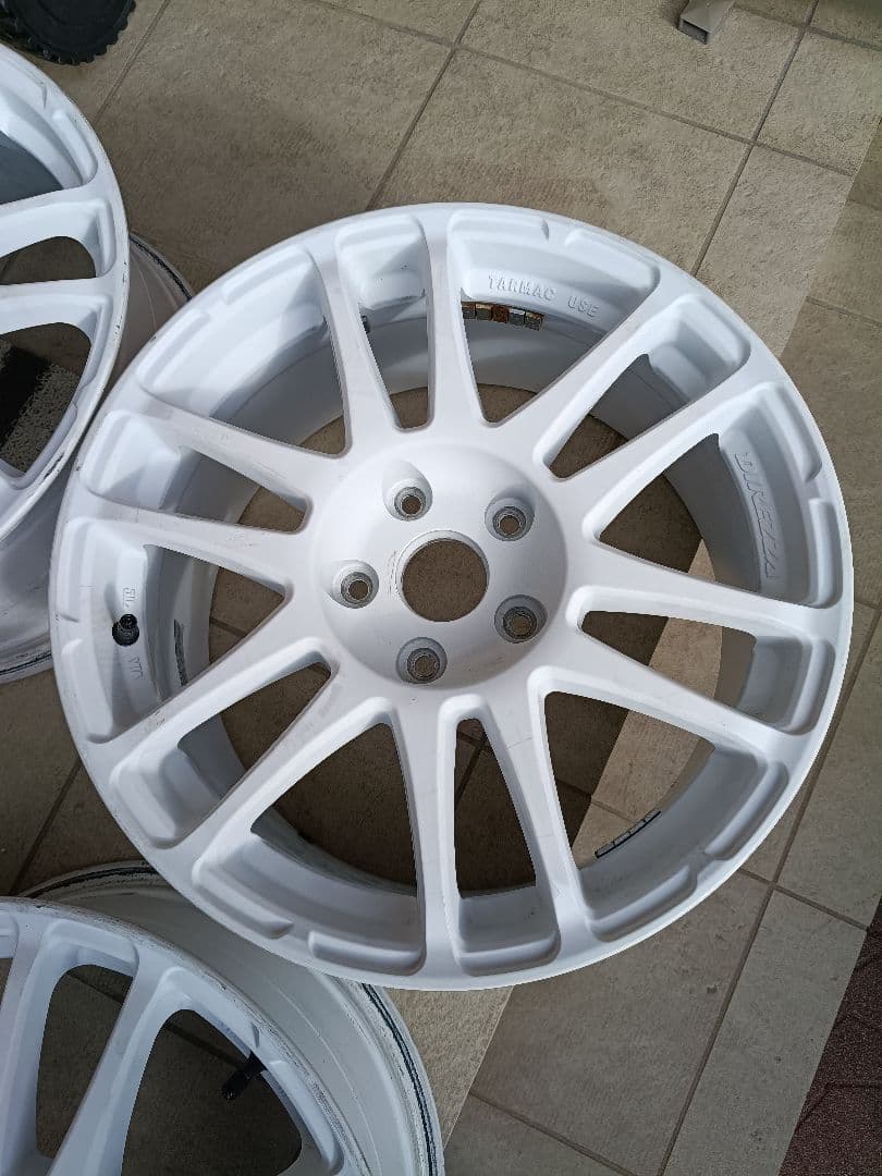 17インチ　ダンロップ　ディレッツァ　ホイール　4本セット