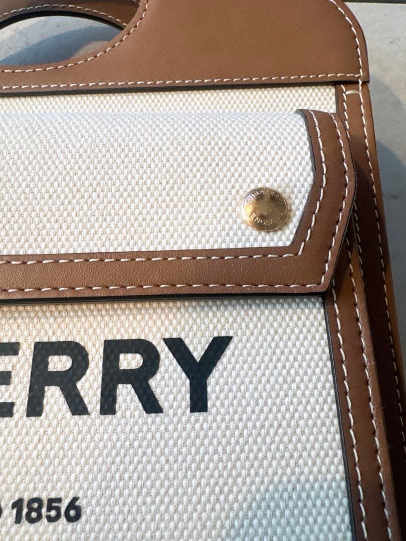 BURBERRYのハンドル付きショルダーバッグ