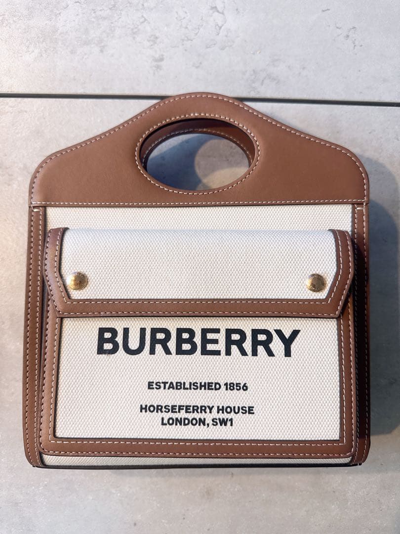 BURBERRYのハンドル付きショルダーバッグ