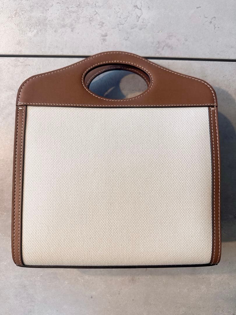 BURBERRYのハンドル付きショルダーバッグ