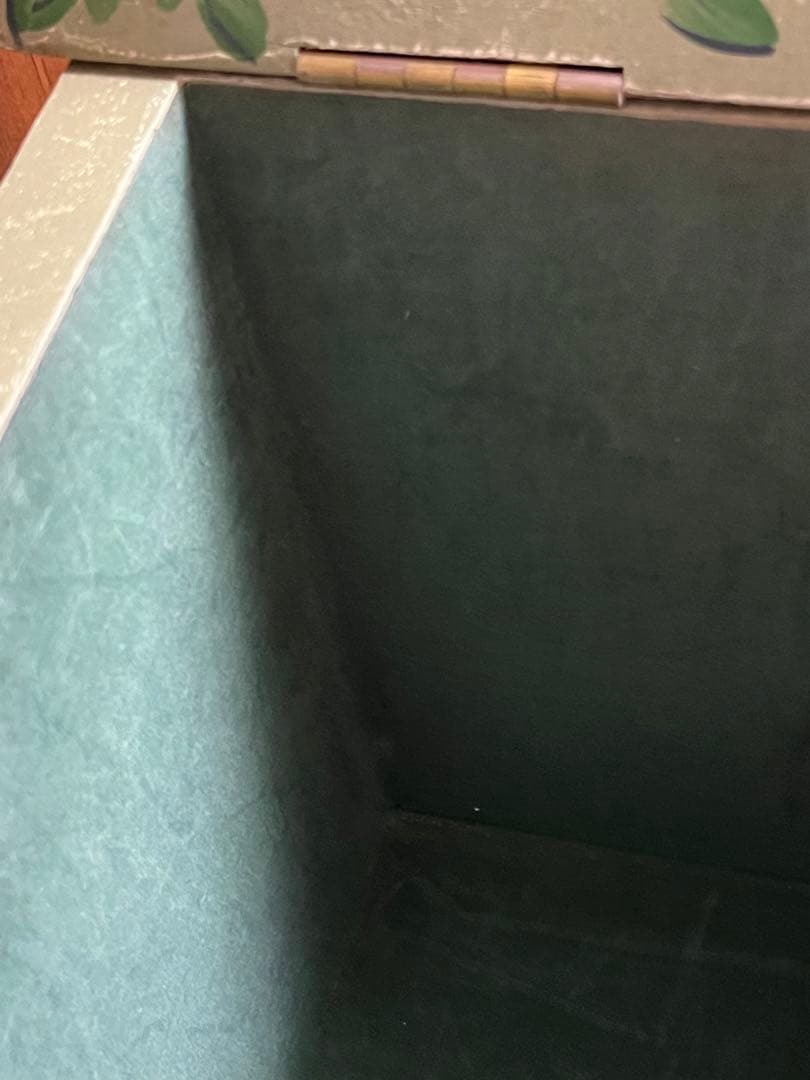 トールペイントの収納チェスト 鏡付き