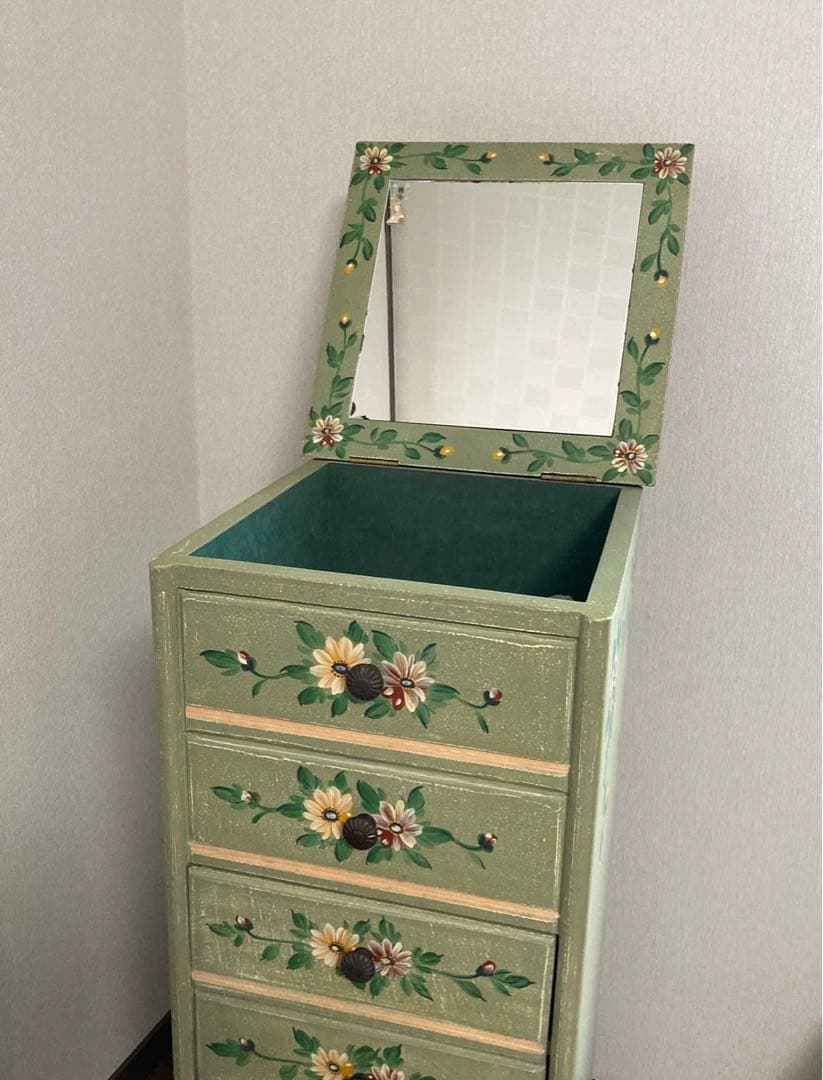 トールペイントの収納チェスト 鏡付き