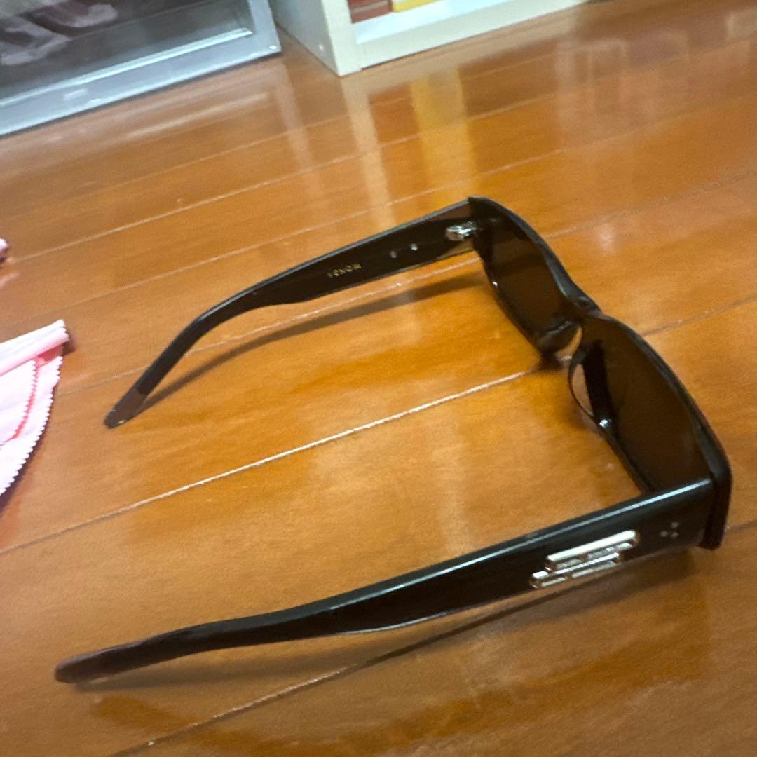 小物 Gentle monster venom01