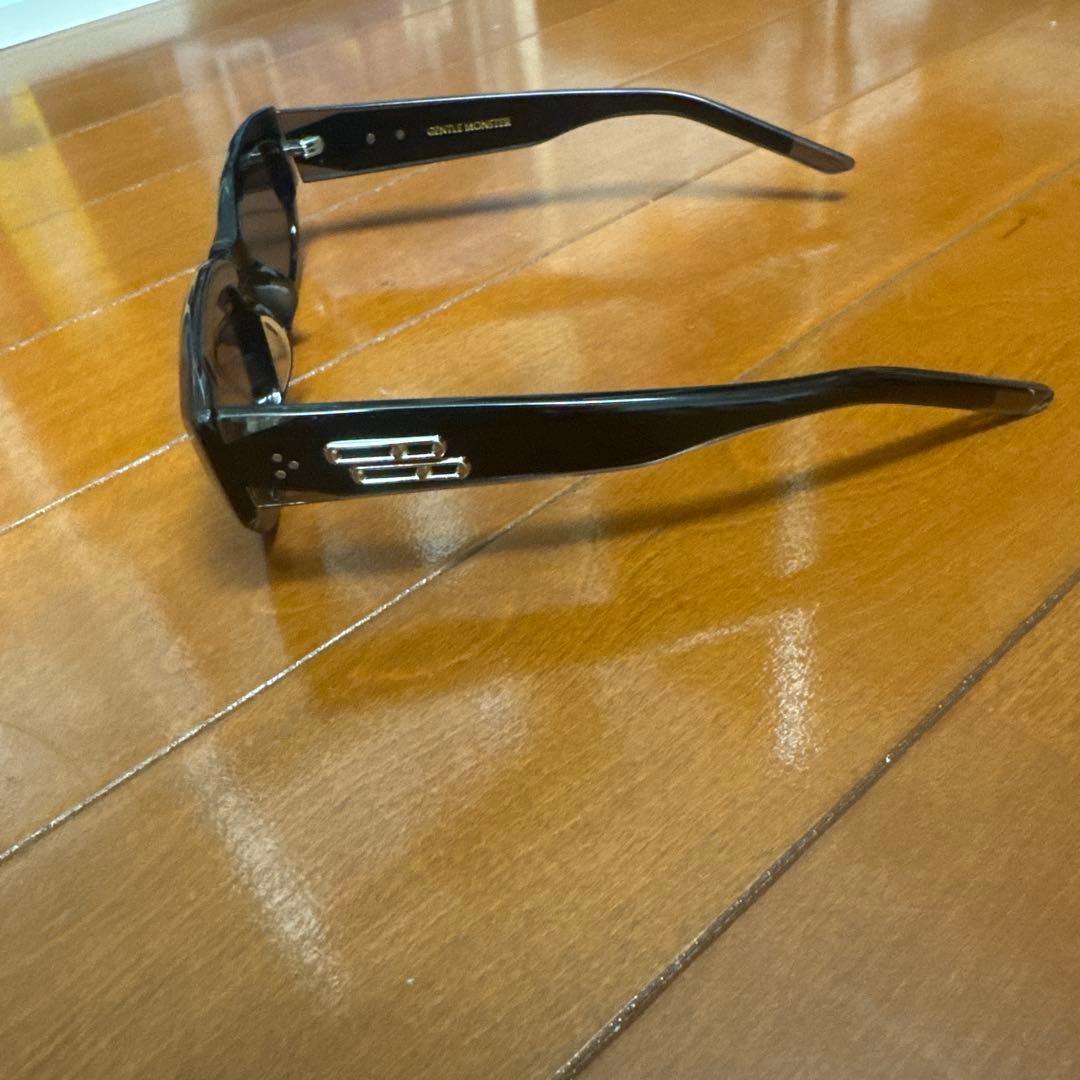 小物 Gentle monster venom01