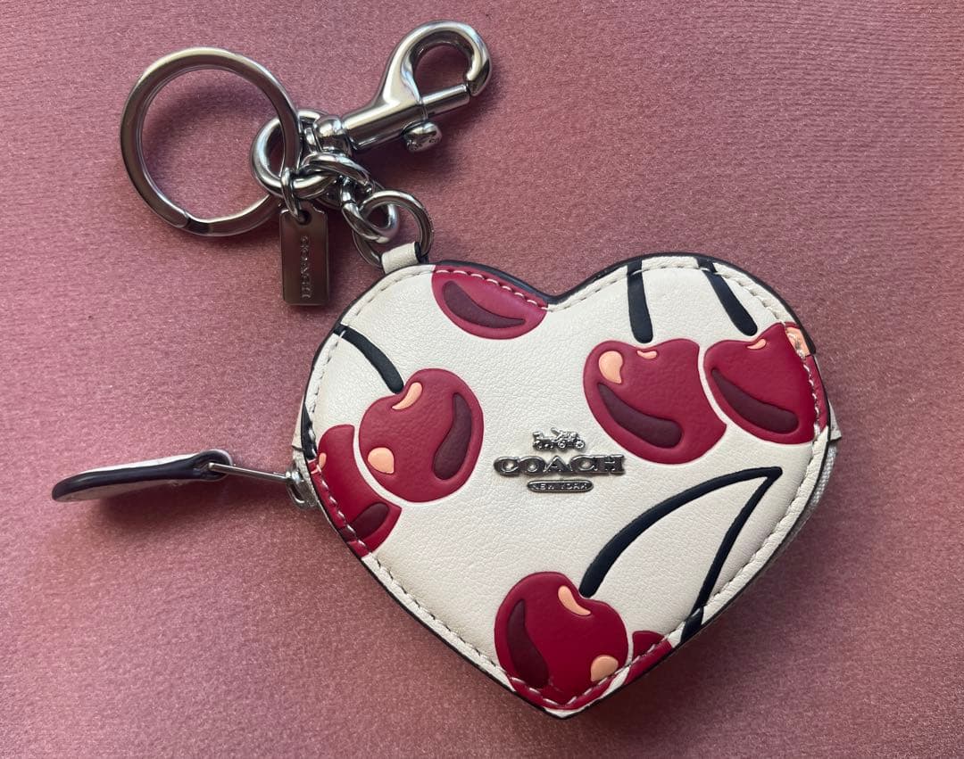 ☆13日までお値下げ☆COACHハートバッグチャーム・チェリー 柄　未使用品