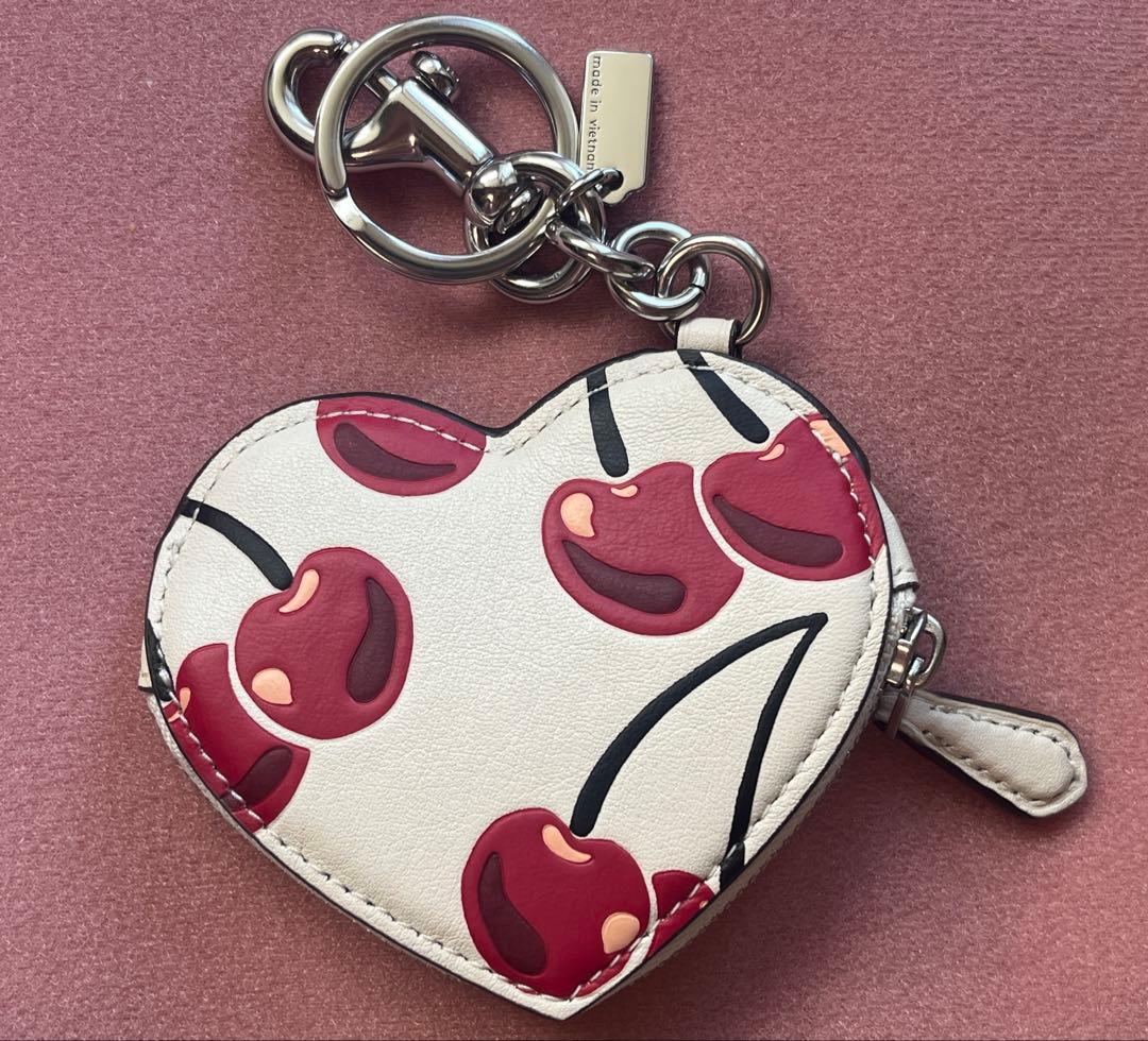 ☆13日までお値下げ☆COACHハートバッグチャーム・チェリー 柄　未使用品