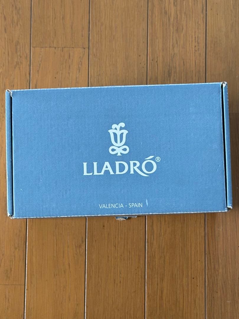 リヤドロ　象　専用の箱付き　フィギュリン　仔象