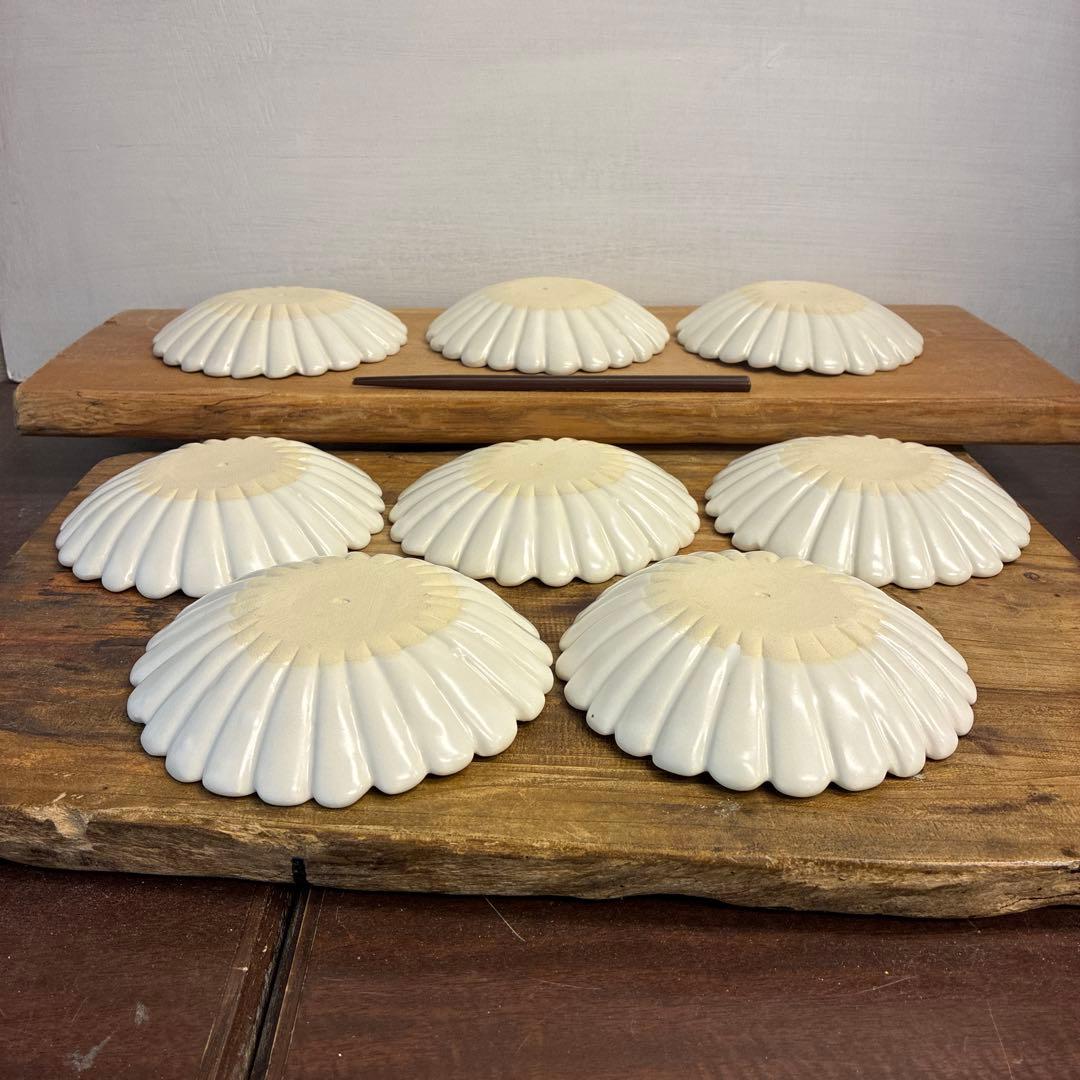 ちゃーさん新品　陶器　陶芸作家　輪花皿8枚　555