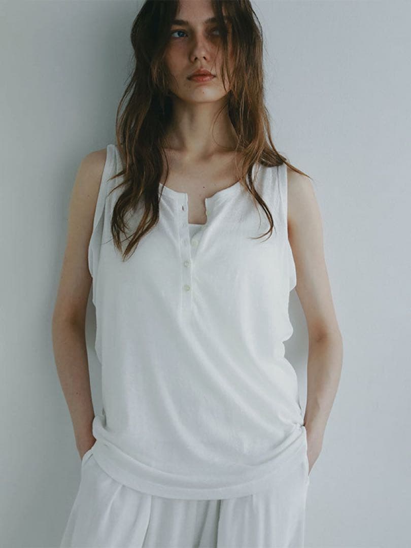 【新品未開封】ETRE TOKYOヘンリーネックエアリータンクトップ