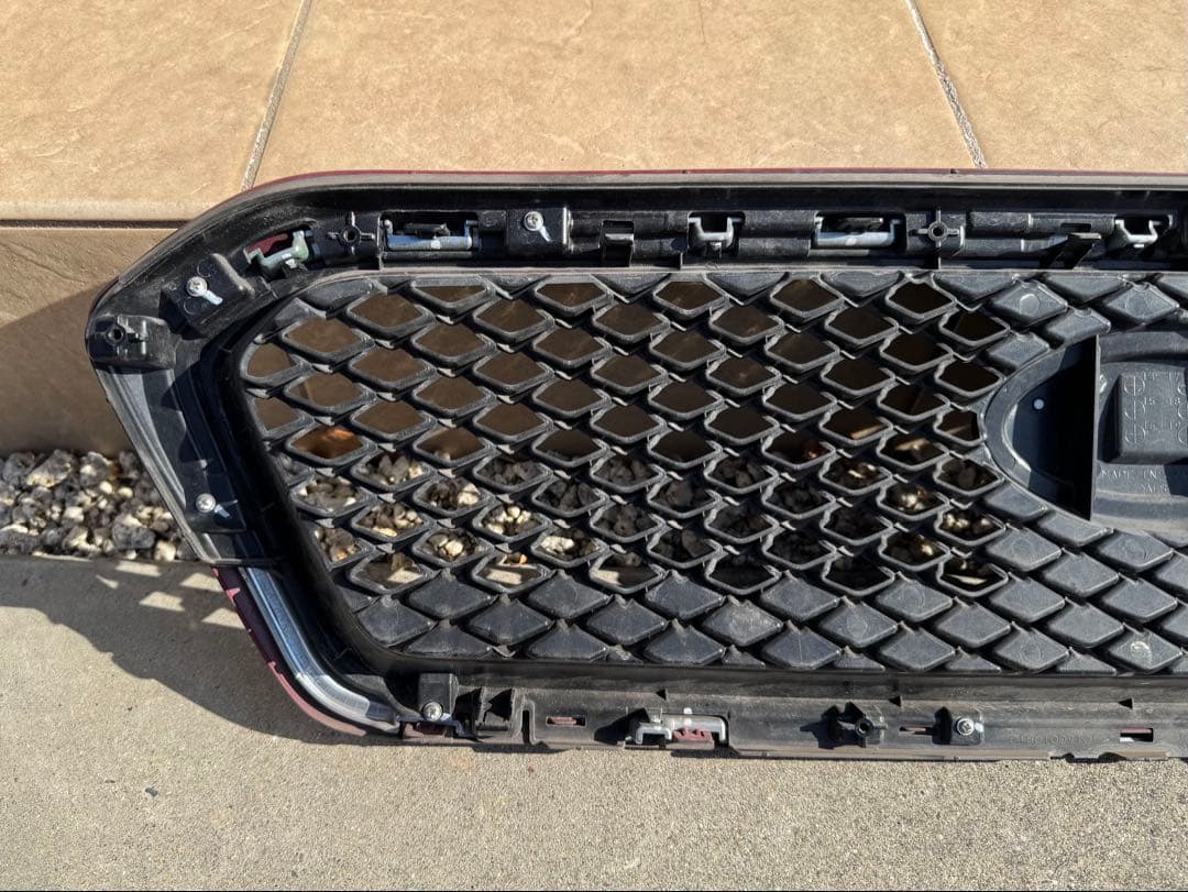 【値下げ】中古 スバル レヴォーグ 前期 純正 オプション フロント グリル 赤