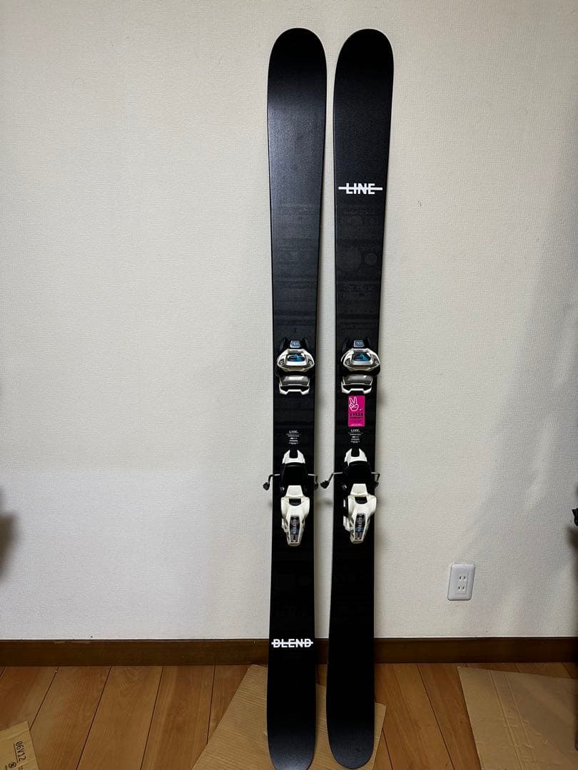 LINE BLEND スキー 板 ブラック