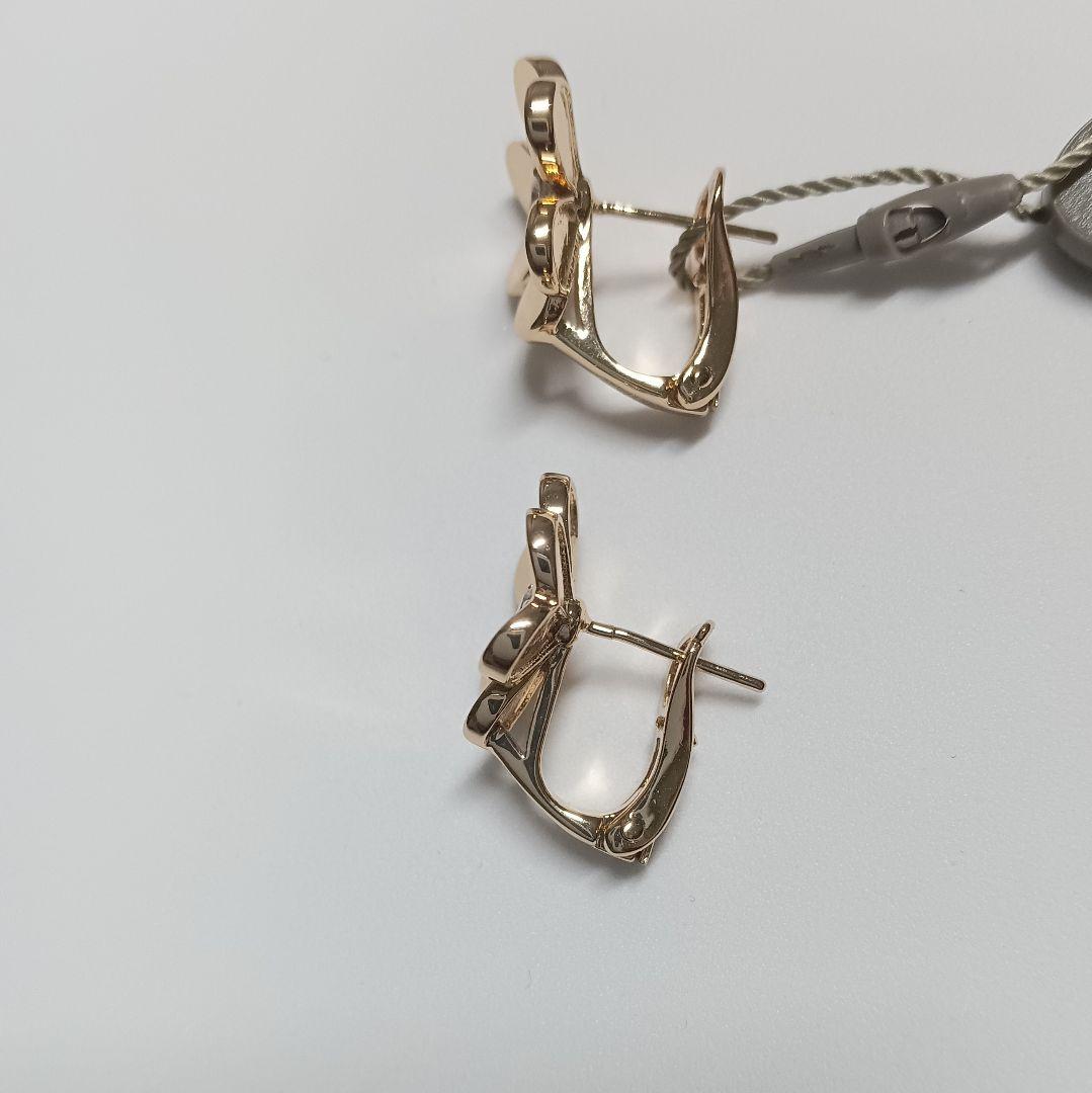 ハイクオリティ　1ストーン付き三つ葉ピアス　フラワーピアス　YG