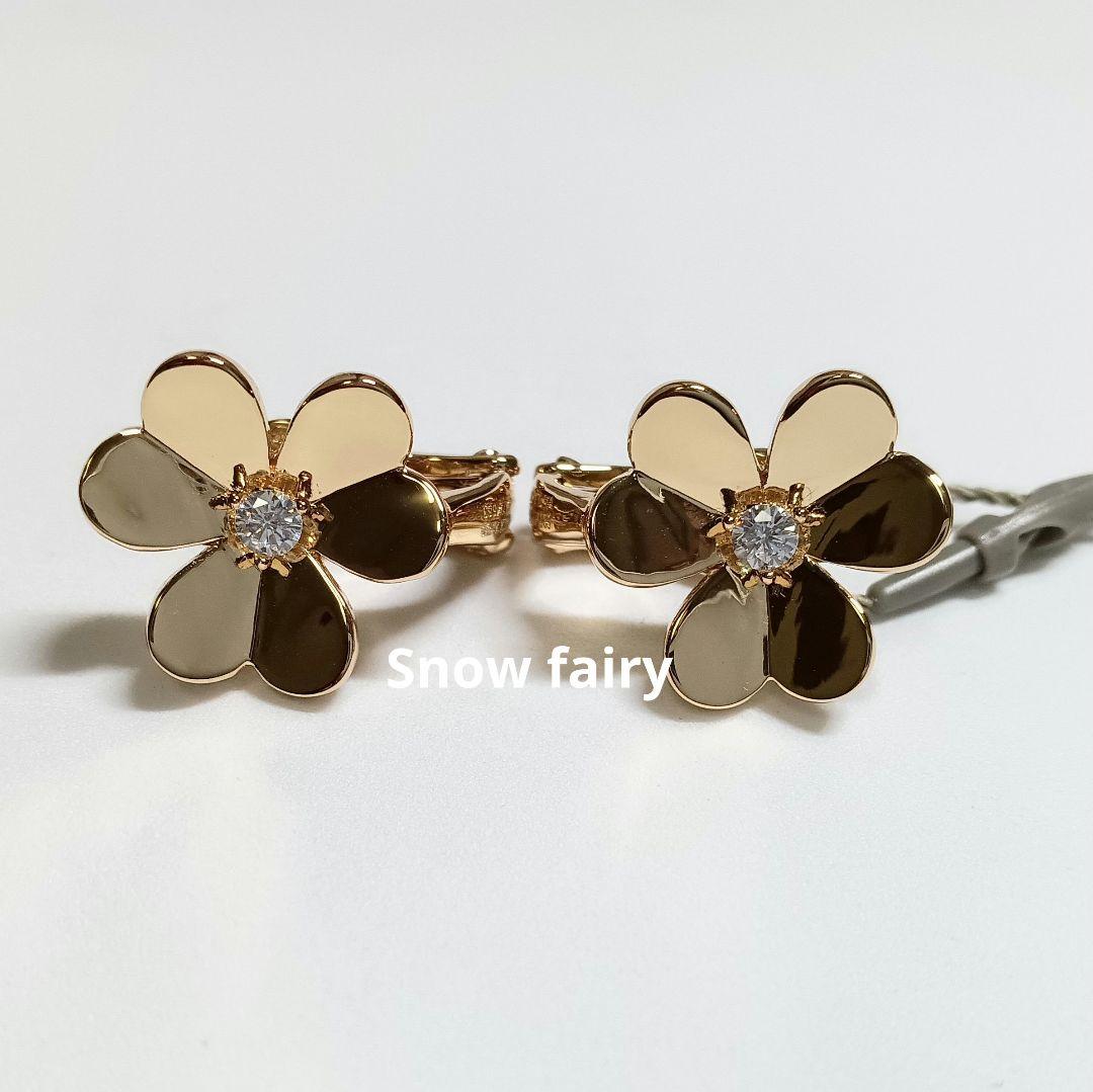 ハイクオリティ　1ストーン付き三つ葉ピアス　フラワーピアス　YG