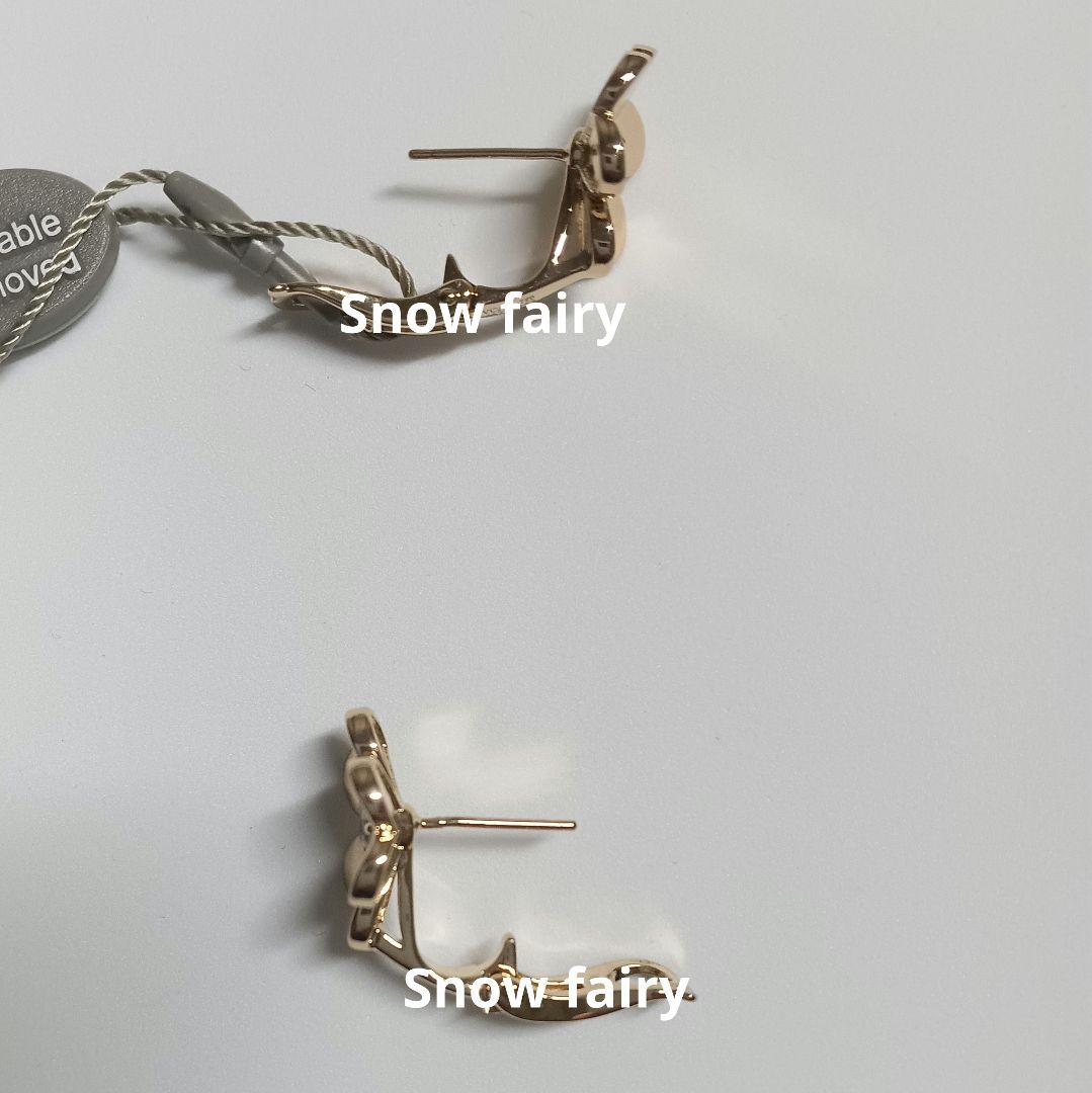 ハイクオリティ　1ストーン付き三つ葉ピアス　フラワーピアス　YG