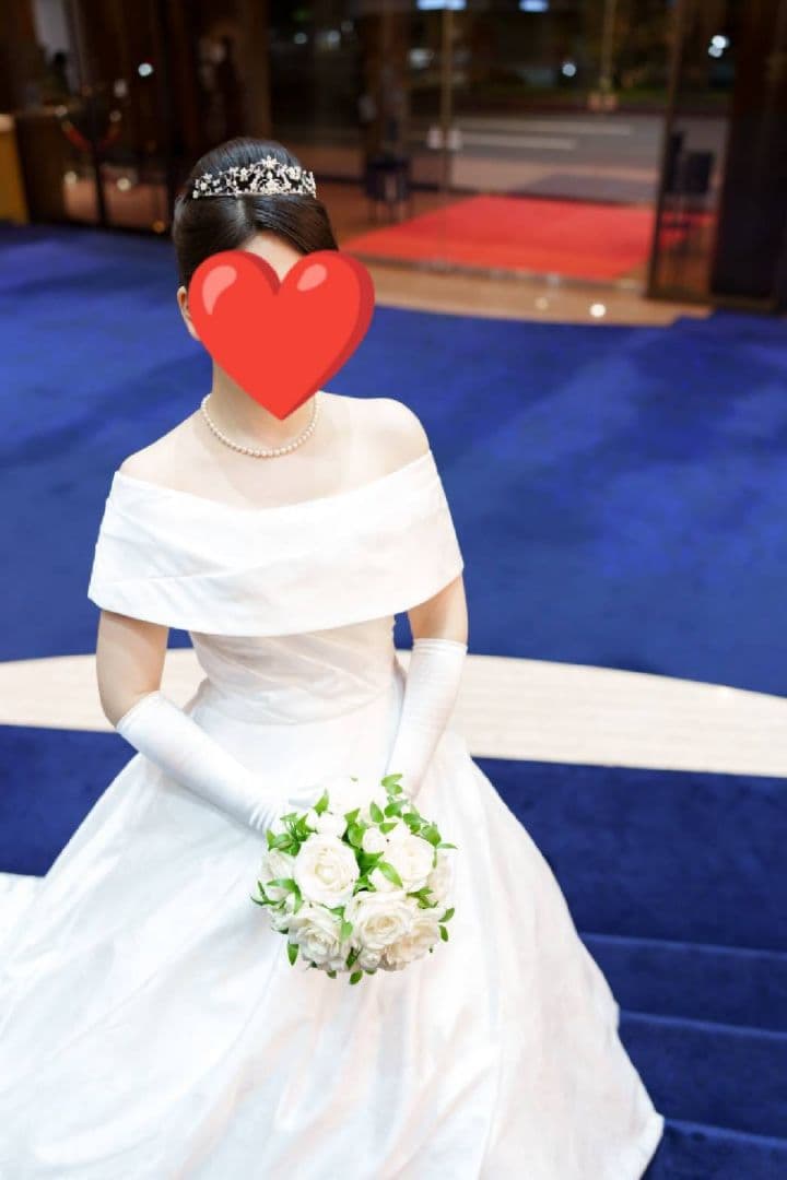 エメ ロールカラー ウェディングドレス