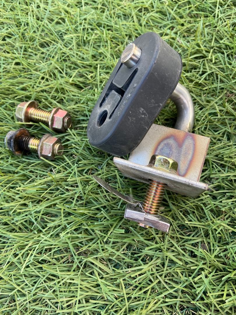 ヴォクシー80ハイブリッドZWR80G用左右出しマフラー