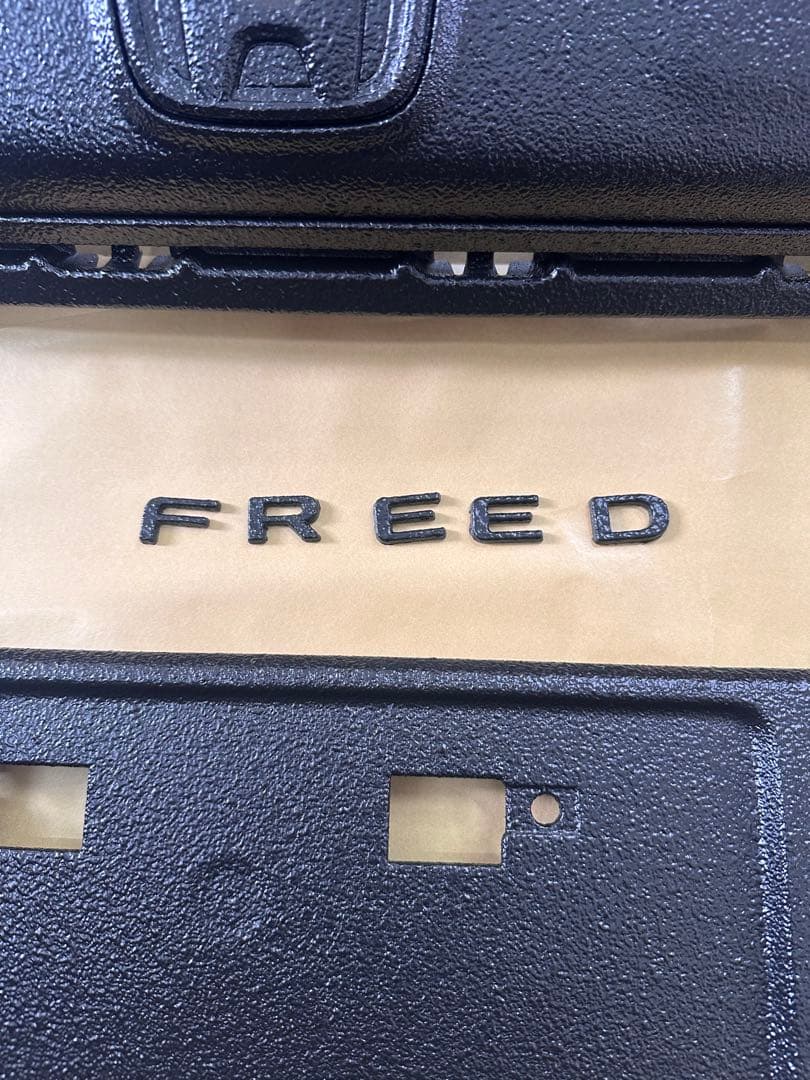 フリードクロスター 純正 フロントグリル エンブレムラプターセット　最終値下げ