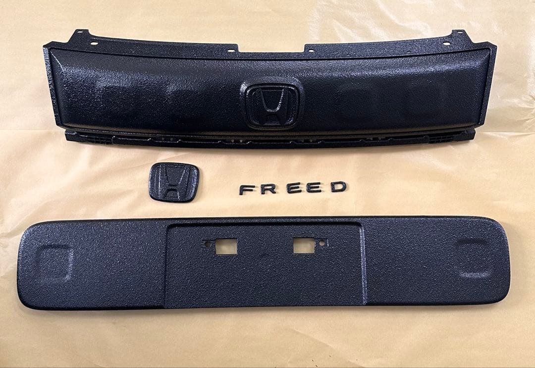 フリードクロスター 純正 フロントグリル エンブレムラプターセット　最終値下げ