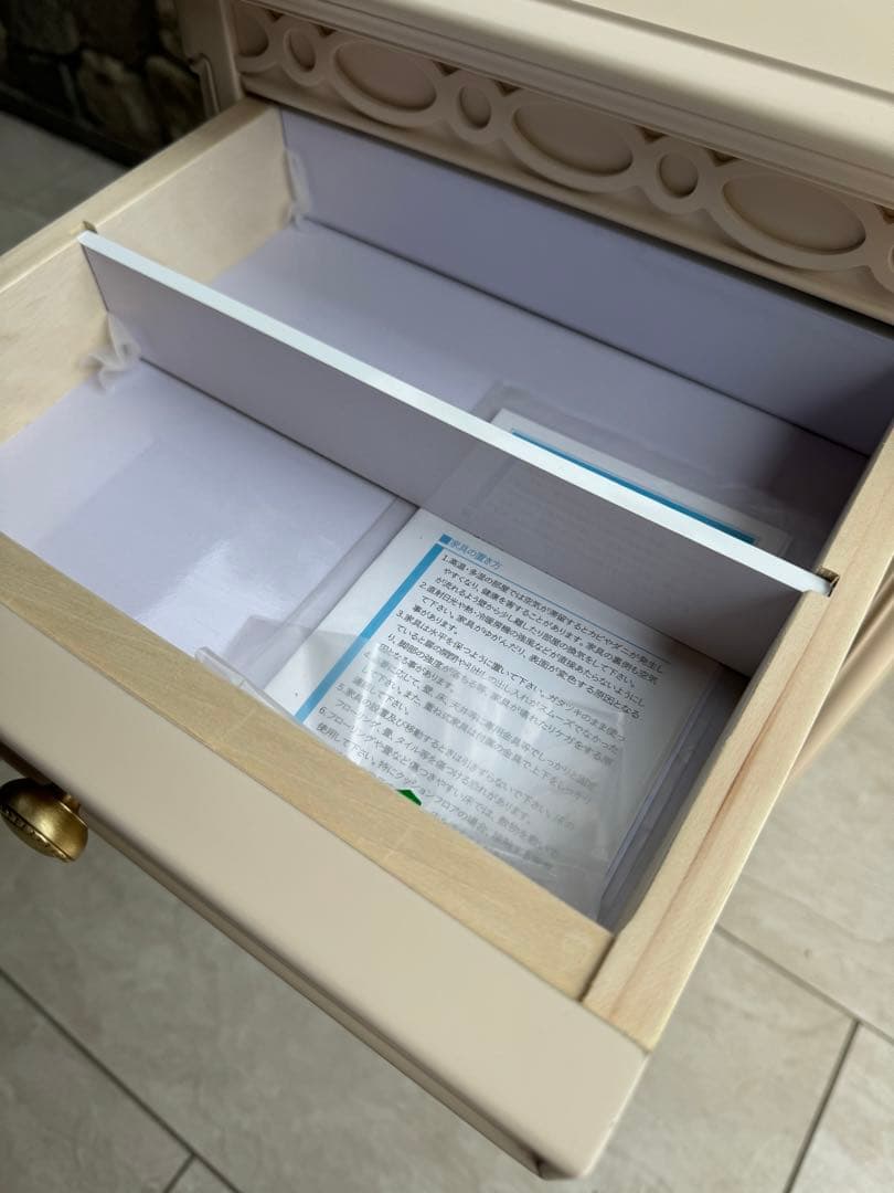 【ほぼ新品未使用！フルール サイドチェスト】　猫脚　淡いアイボリー