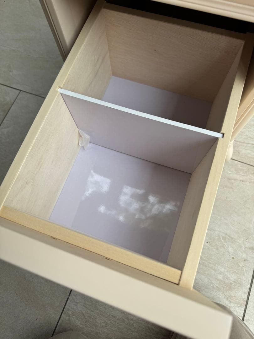 【ほぼ新品未使用！フルール サイドチェスト】　猫脚　淡いアイボリー