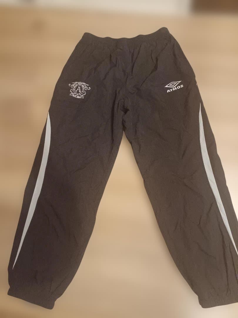 新品 未使用 umbro × atmos トラックパンツ
