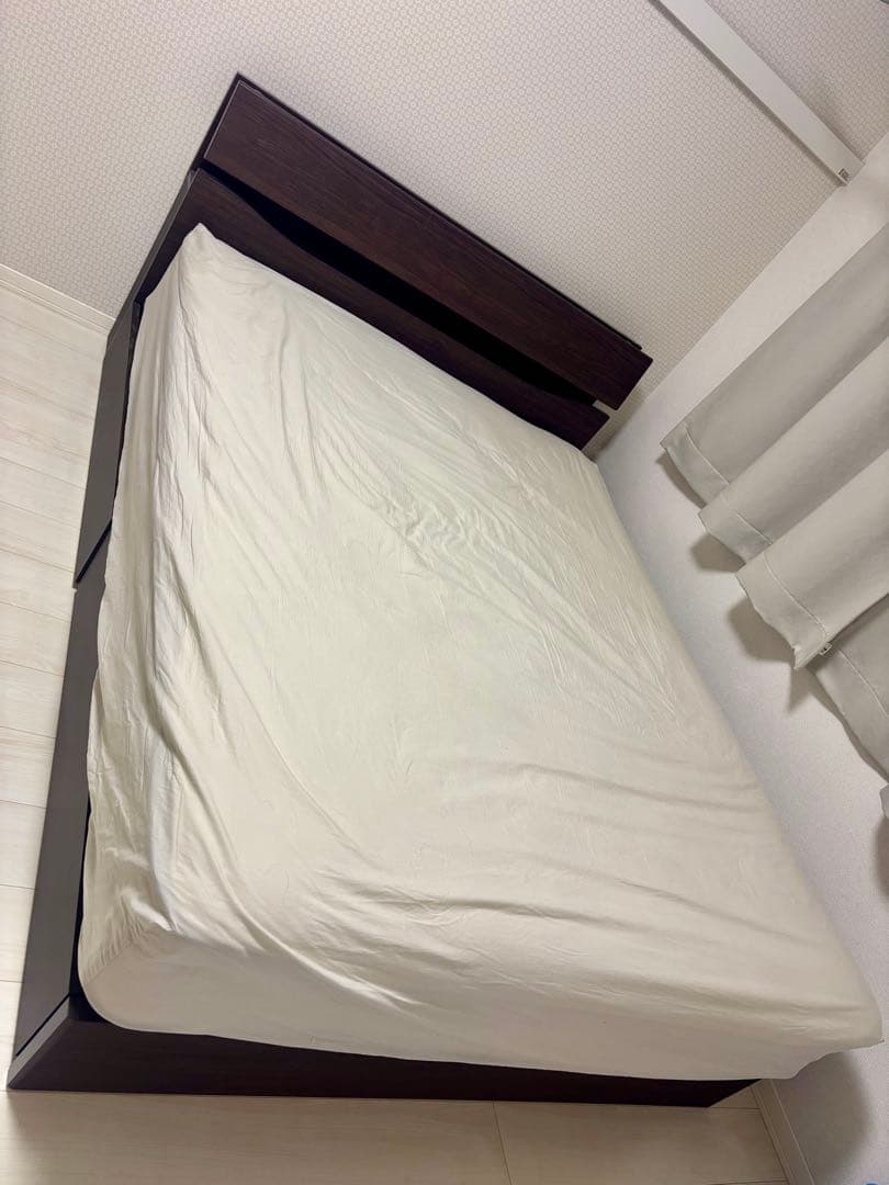 美品 ドリームベッド ウレルディ2758 クイーン 棚・照明・コンセント・引出付