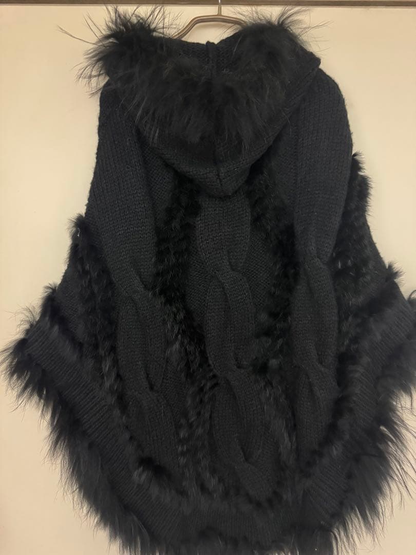 ラビットファーフード付きポンチョ・ケープコート