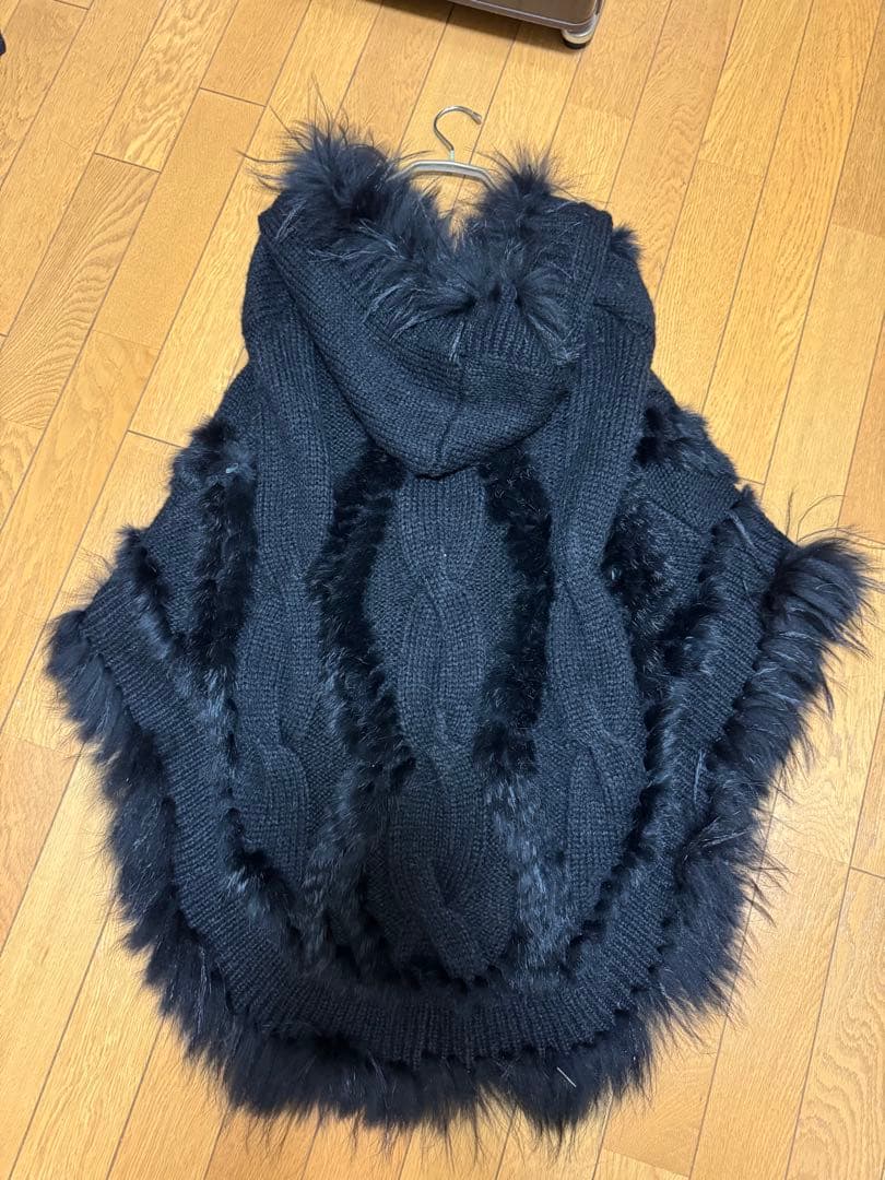 ラビットファーフード付きポンチョ・ケープコート