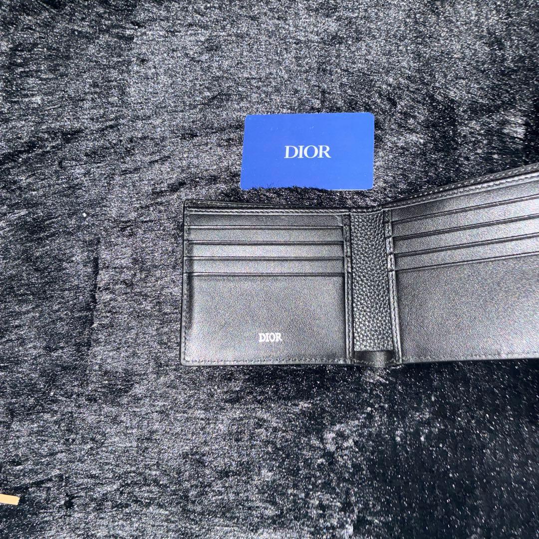 Dior エンボス加工 二つ折り財布 黒