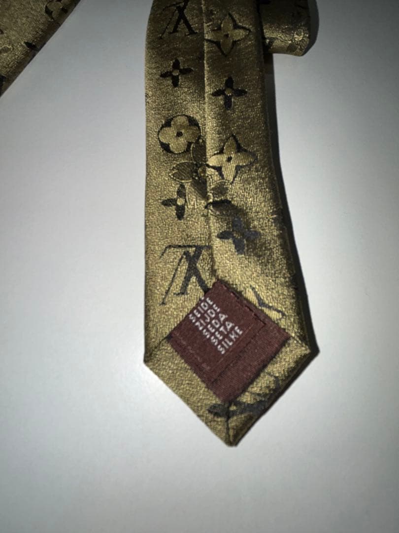 【価格相談ok】Louis Vuitton 花柄シルク ネクタイ　貴重　極美品