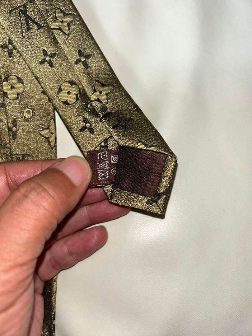 【価格相談ok】Louis Vuitton 花柄シルク ネクタイ　貴重　極美品