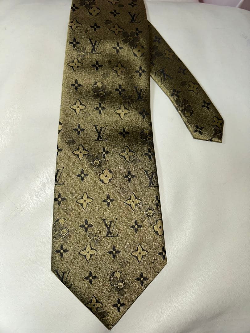 【価格相談ok】Louis Vuitton 花柄シルク ネクタイ　貴重　極美品