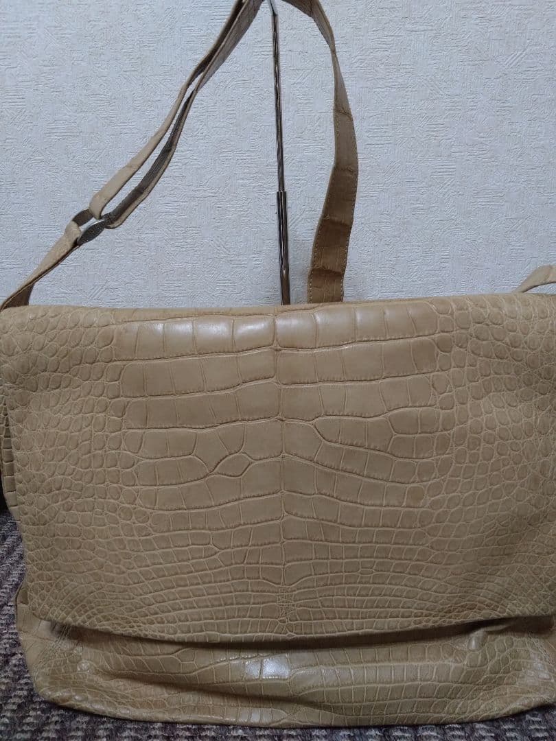 GIORGIOARMANI ベージュクロコダイルメッセンジャーバッグ新品未使用
