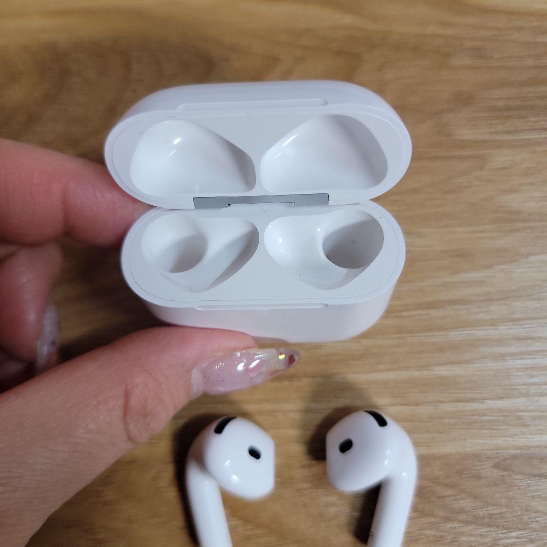 【美品】AirPods第4世代 ANC アクティブノイズキャンセリング搭載