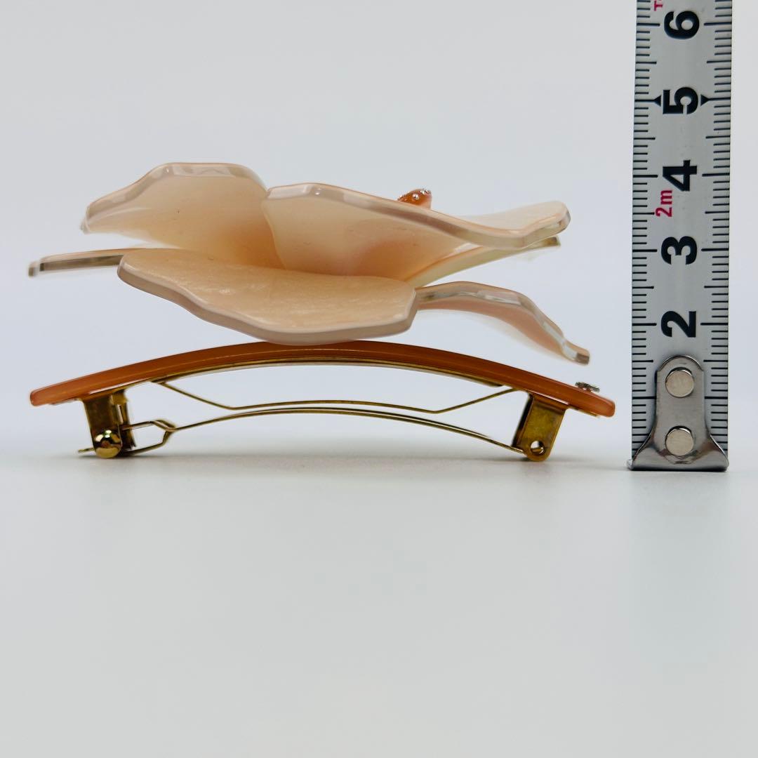 アレクサンドルドゥパリ　アイボリー 花型 ヘアピン　ヘアアクセサリー　ロゴ