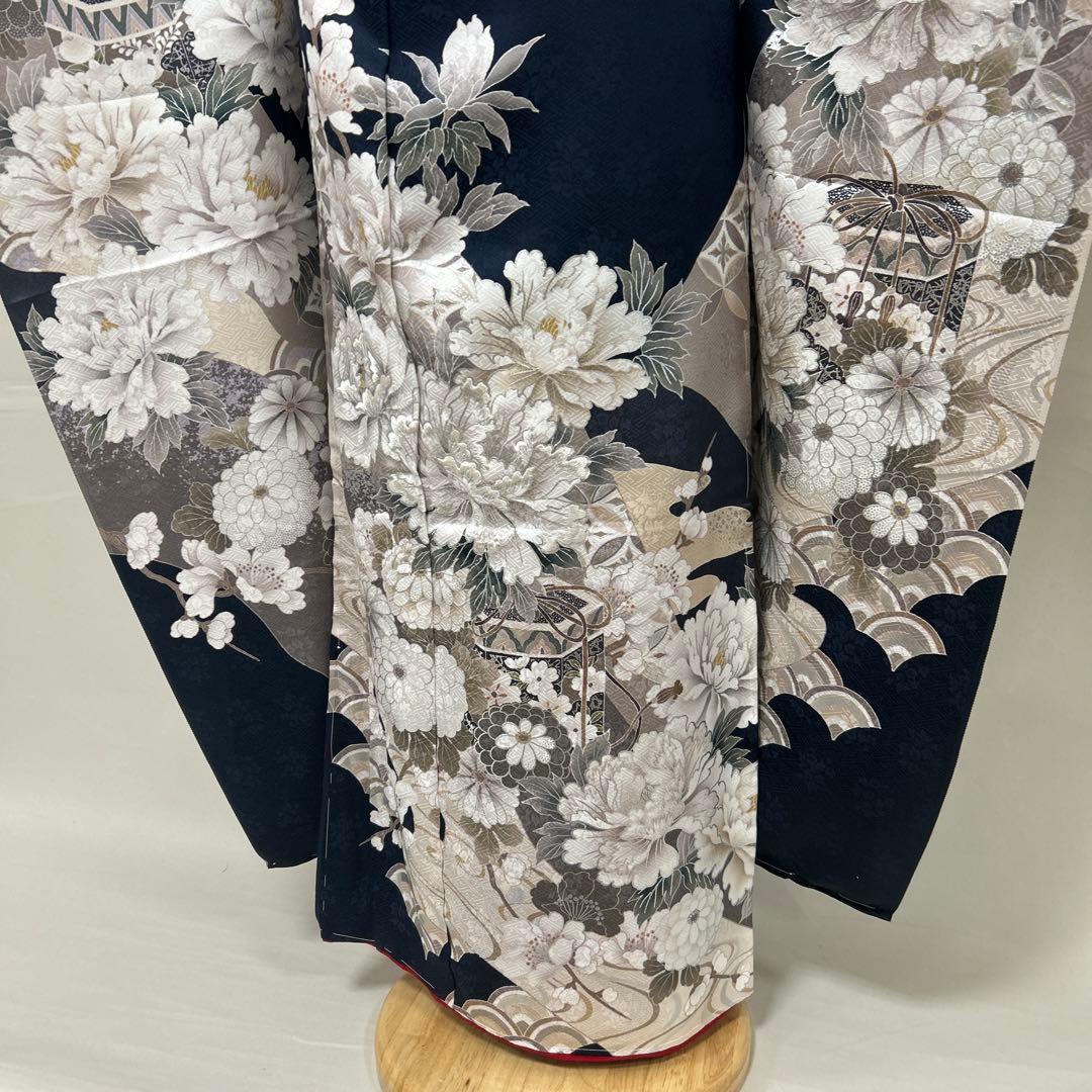 紺地のシックな牡丹と菊に貝桶の振袖フルセット