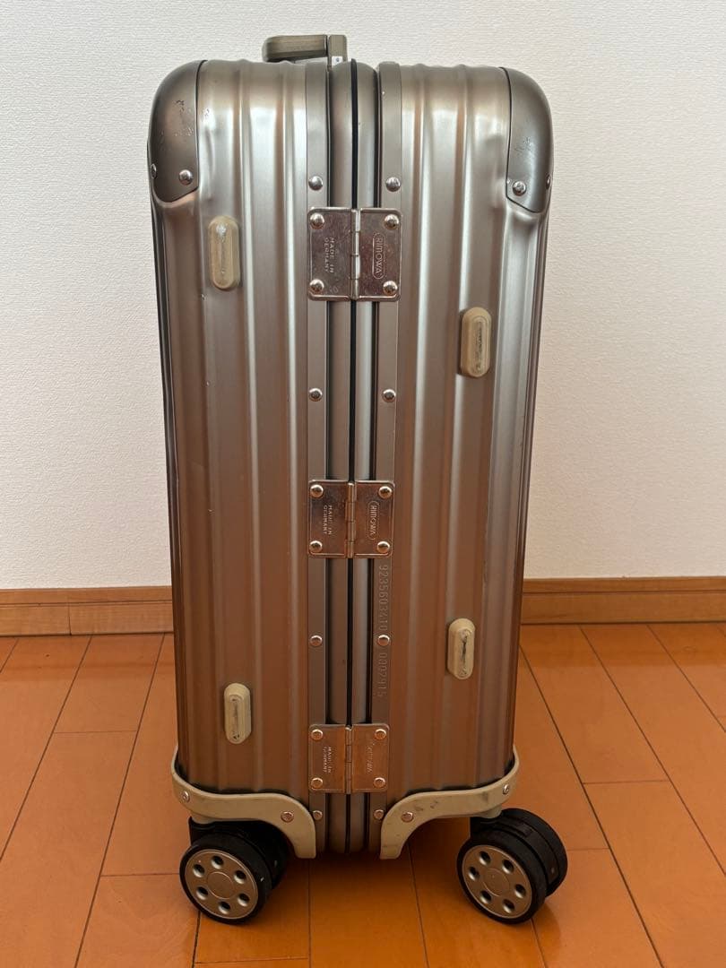 RIMOWAチタニウム　アルミニウム キャリーケース 中型