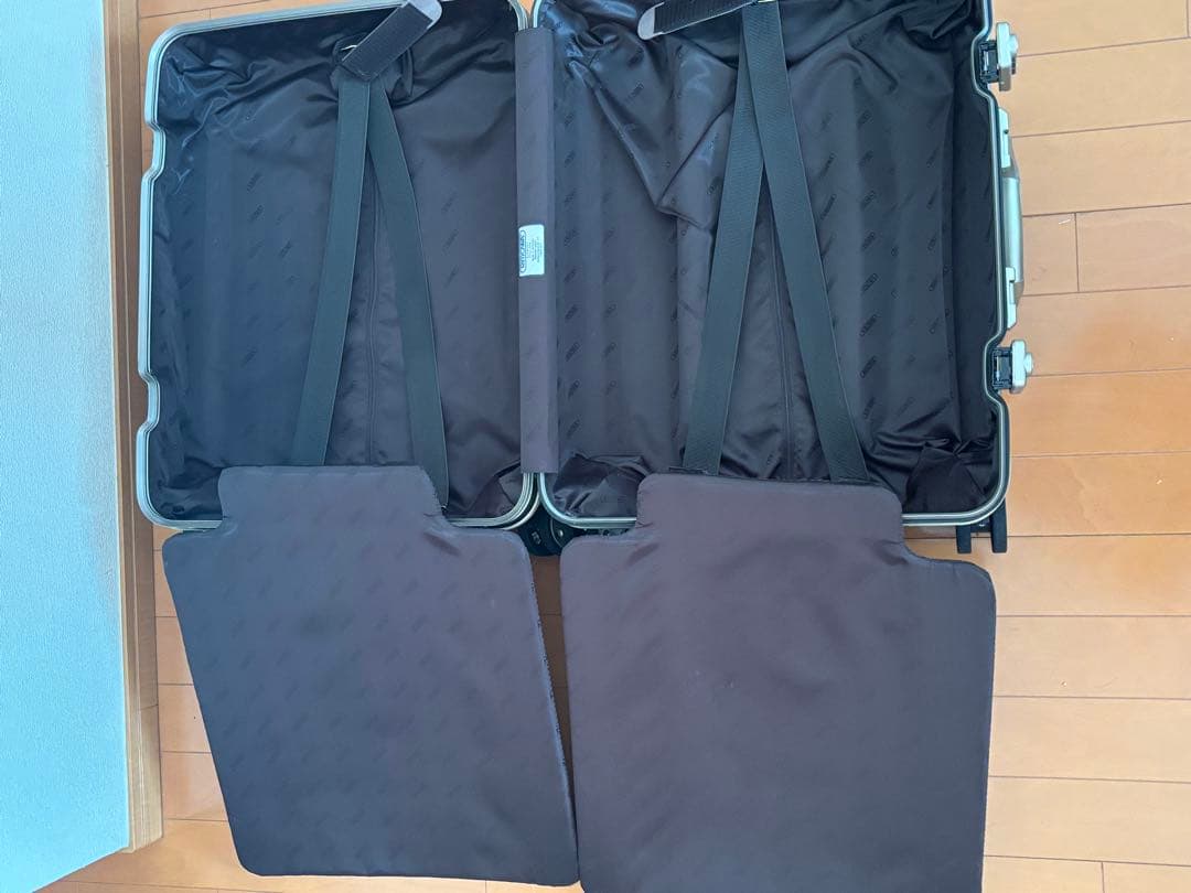 RIMOWAチタニウム　アルミニウム キャリーケース 中型