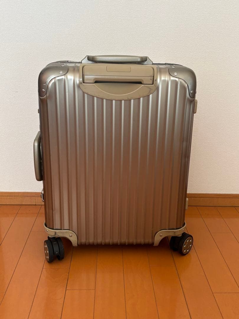 RIMOWAチタニウム　アルミニウム キャリーケース 中型