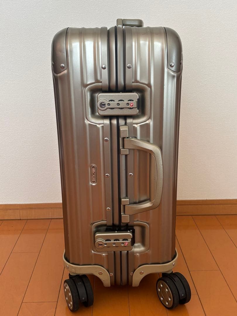 RIMOWAチタニウム　アルミニウム キャリーケース 中型