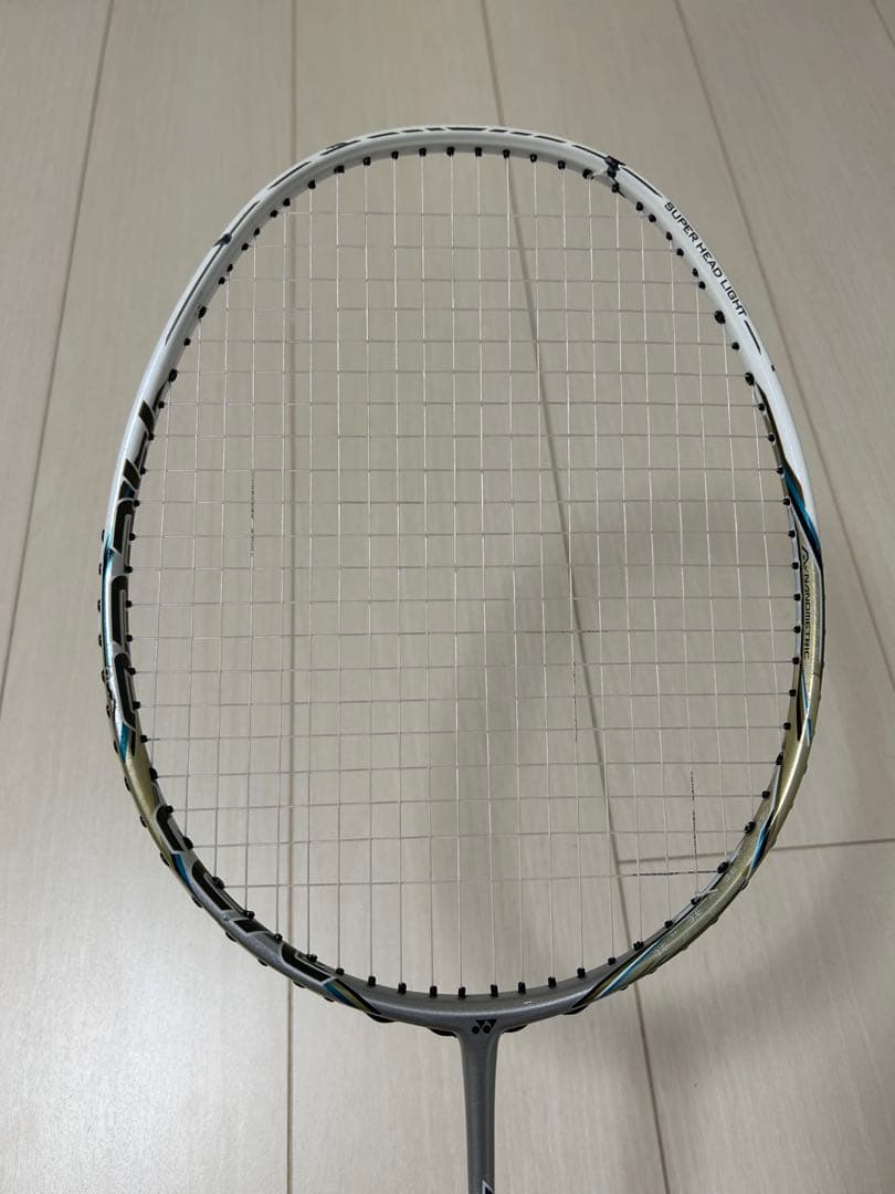値下げ！！YONEXNANORAY750 4UG5