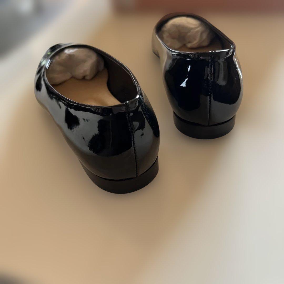 FABIUS RUSCONI ブラック エナメルフラットシューズ