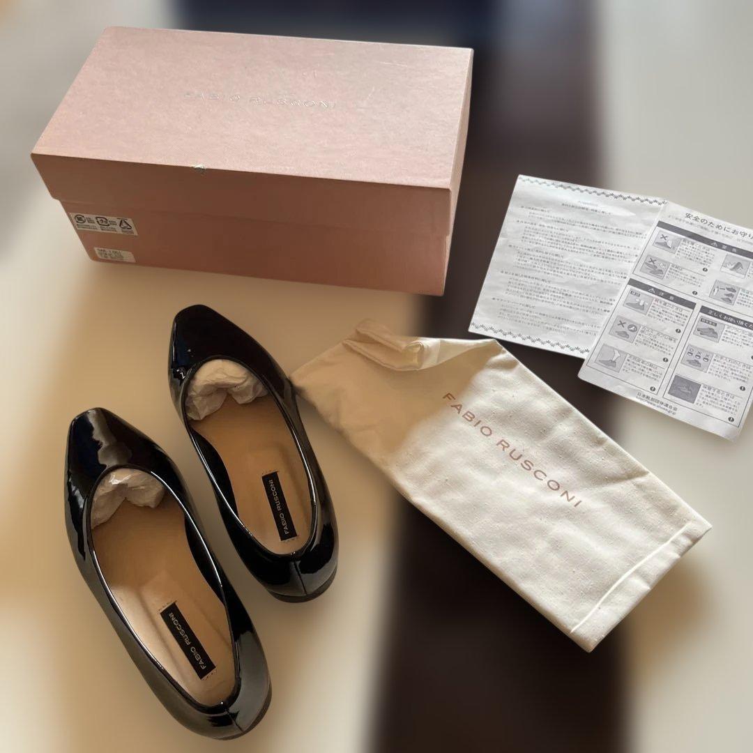FABIUS RUSCONI ブラック エナメルフラットシューズ